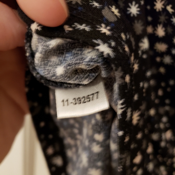 3/$15 Ann Taylor Draped Starburst Blouse - Picture 4 of 4